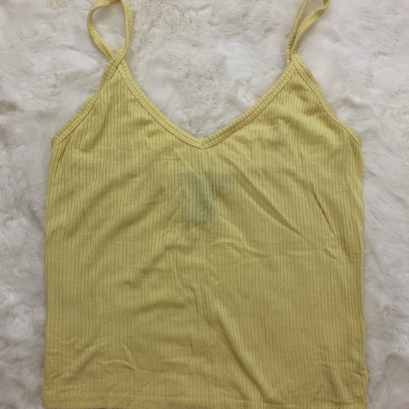 Bundle of 4 Tank Tops - Picture 3 of 11